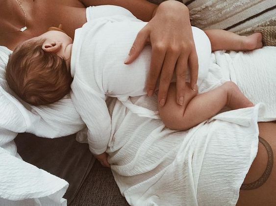 sleep deprivation for new mothers and tips for rest from sleep specialists 